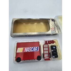 2003 Motorworks RED NASCAR Pit Wagon Kit 1/24 Scale Nascar Diecast
